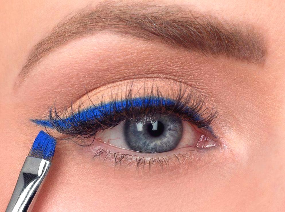 How to Wear Vibrant Eye Makeup: A Guide for All