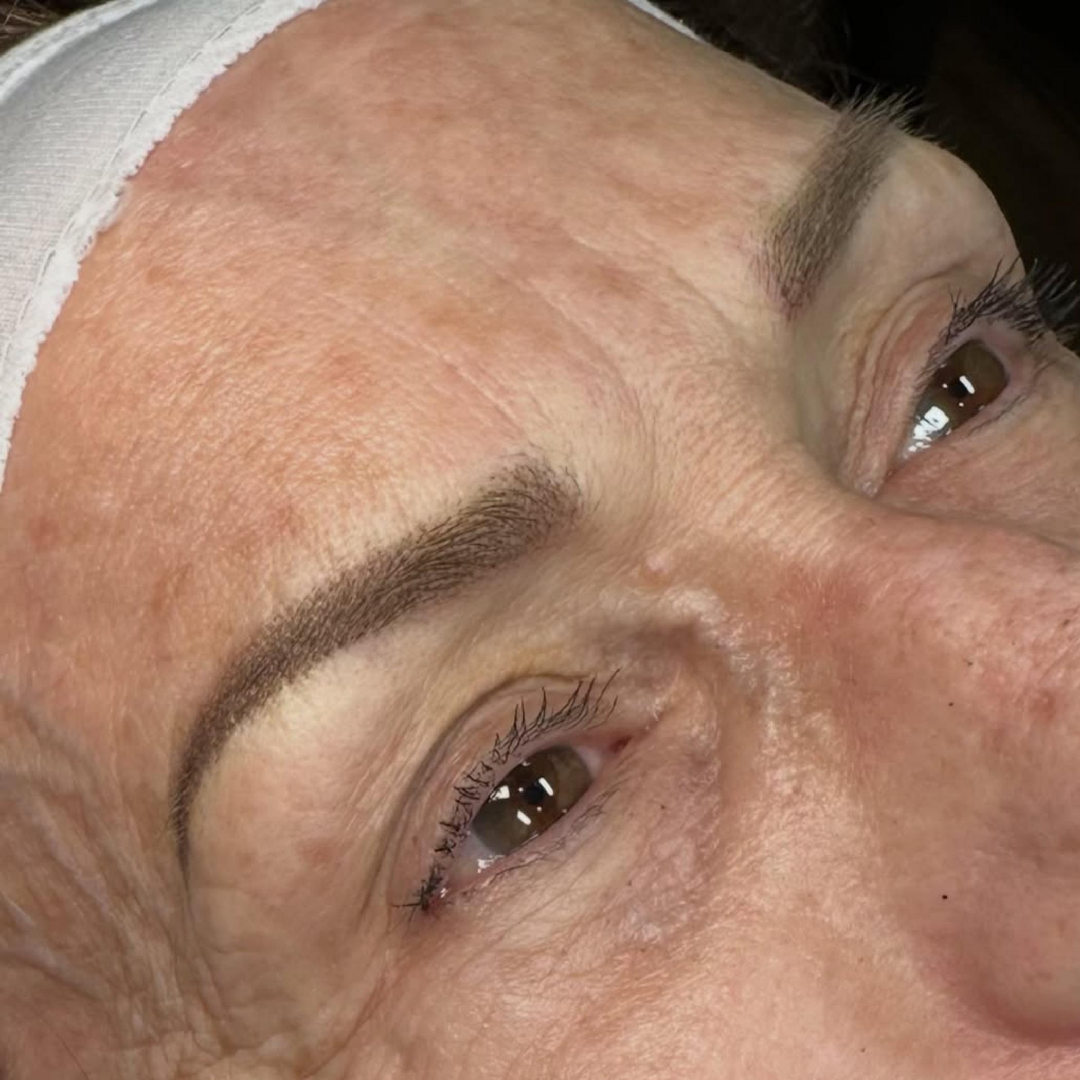 brow artist mapping eyebrow symmetry