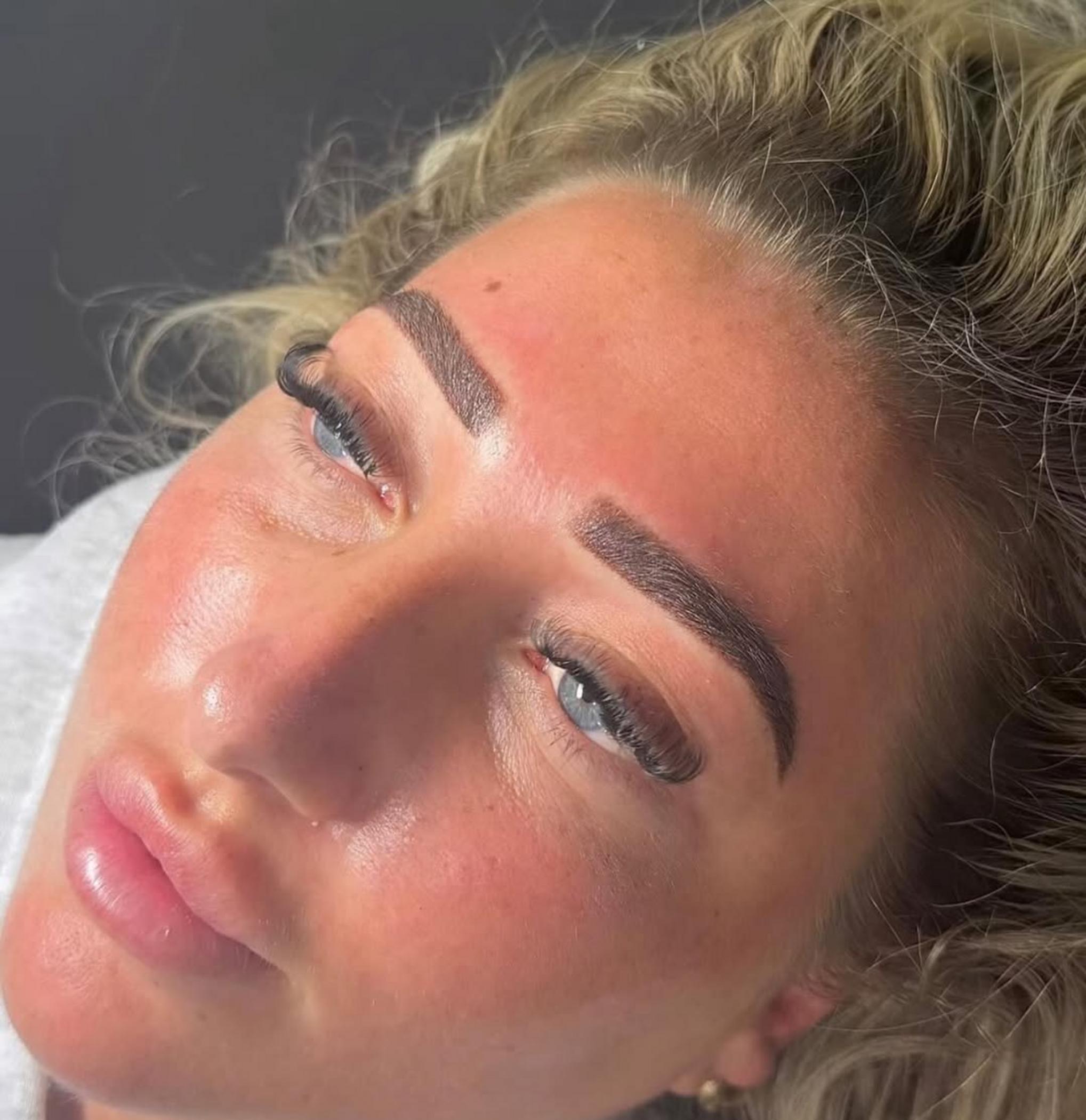 natural looking nano combo brows
