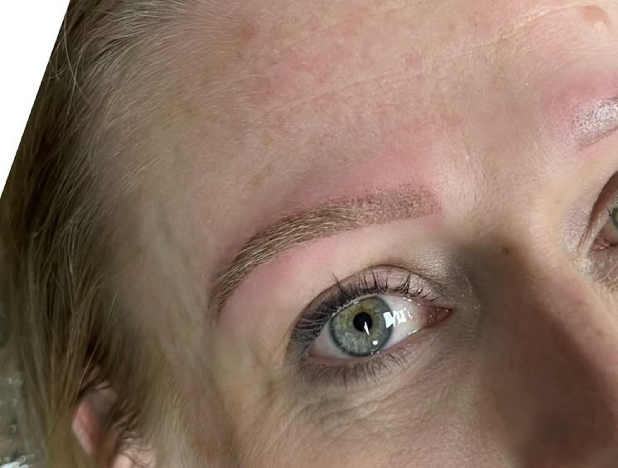 technician performing combo brow machine shading
