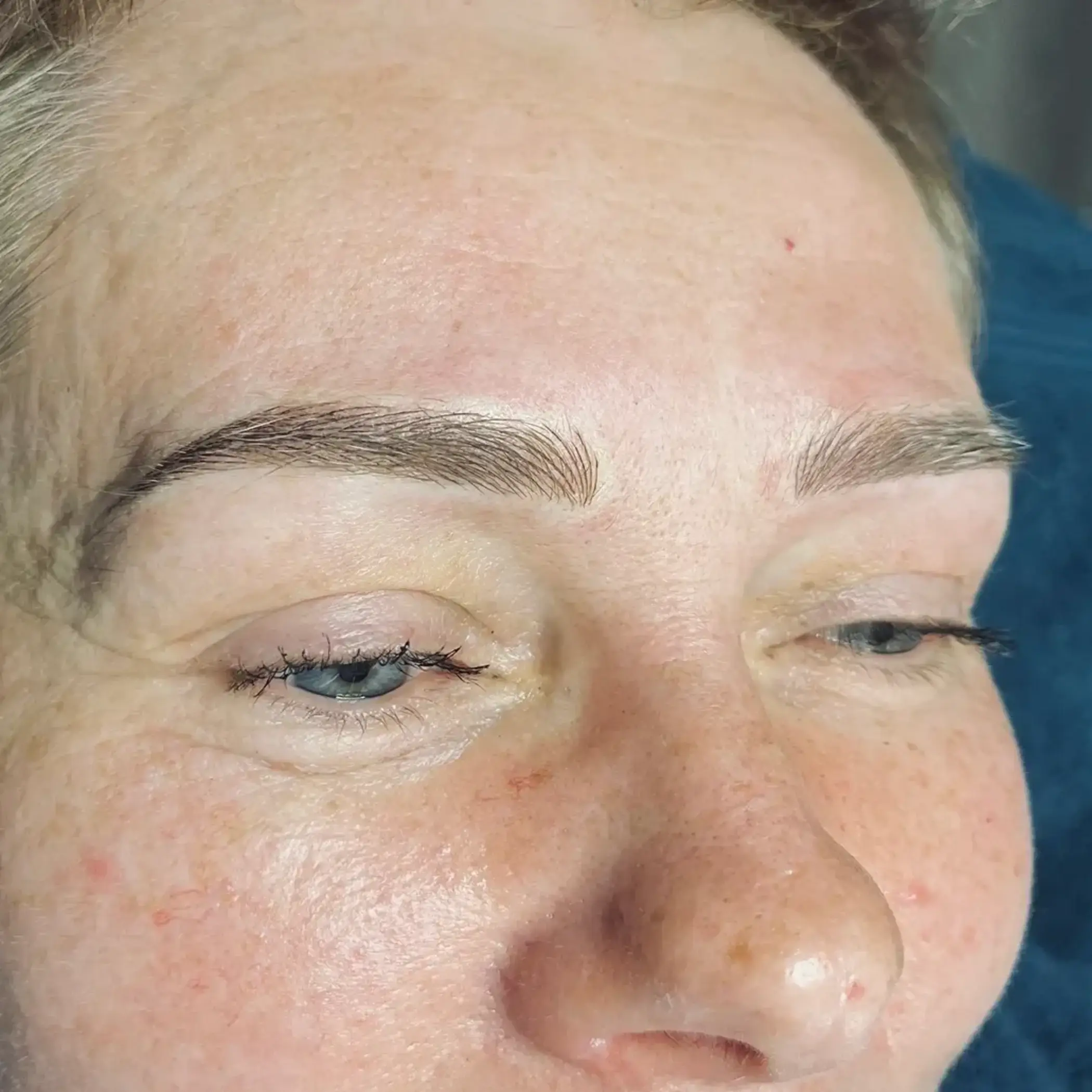 technician shaping eyebrows with ruler